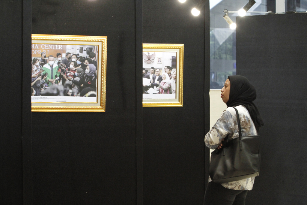 Wakil Ketua Komisi III DPR Dr Habiburokhman buka pameran foto Warna-Warni Parlemen Moderen Untuk Indonesia Maju (Ashar/SinPo.id)