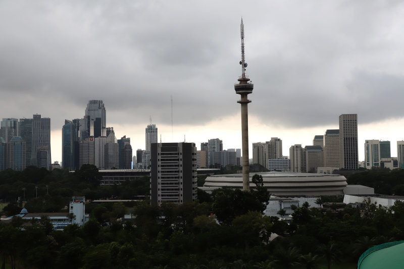 Awan gelap menyelimuti Jakarta, BMKG Memperingatkan cuaca ekstrem selama libur Natal dan Tahun Baru (Ashar/SinPo.id)