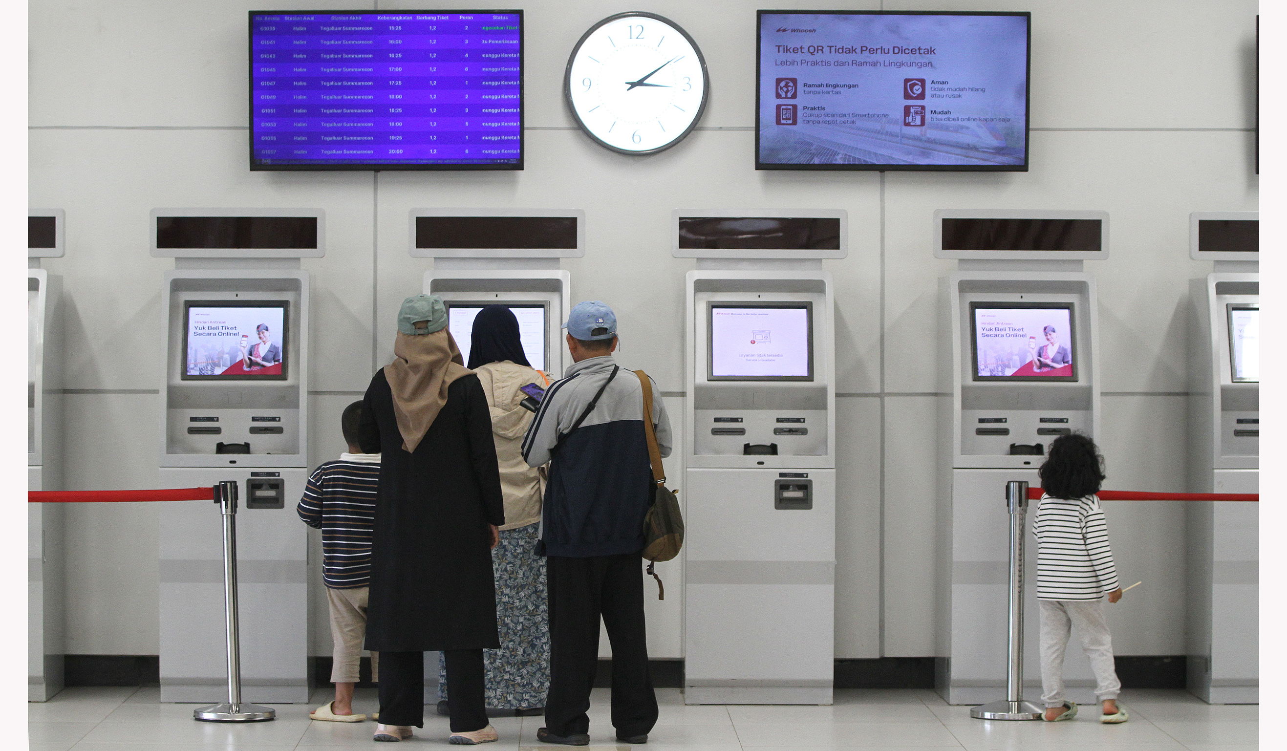 Suasana Stasiun Kereta Cepat Halim. (Agus Priatna/SinPo.id)