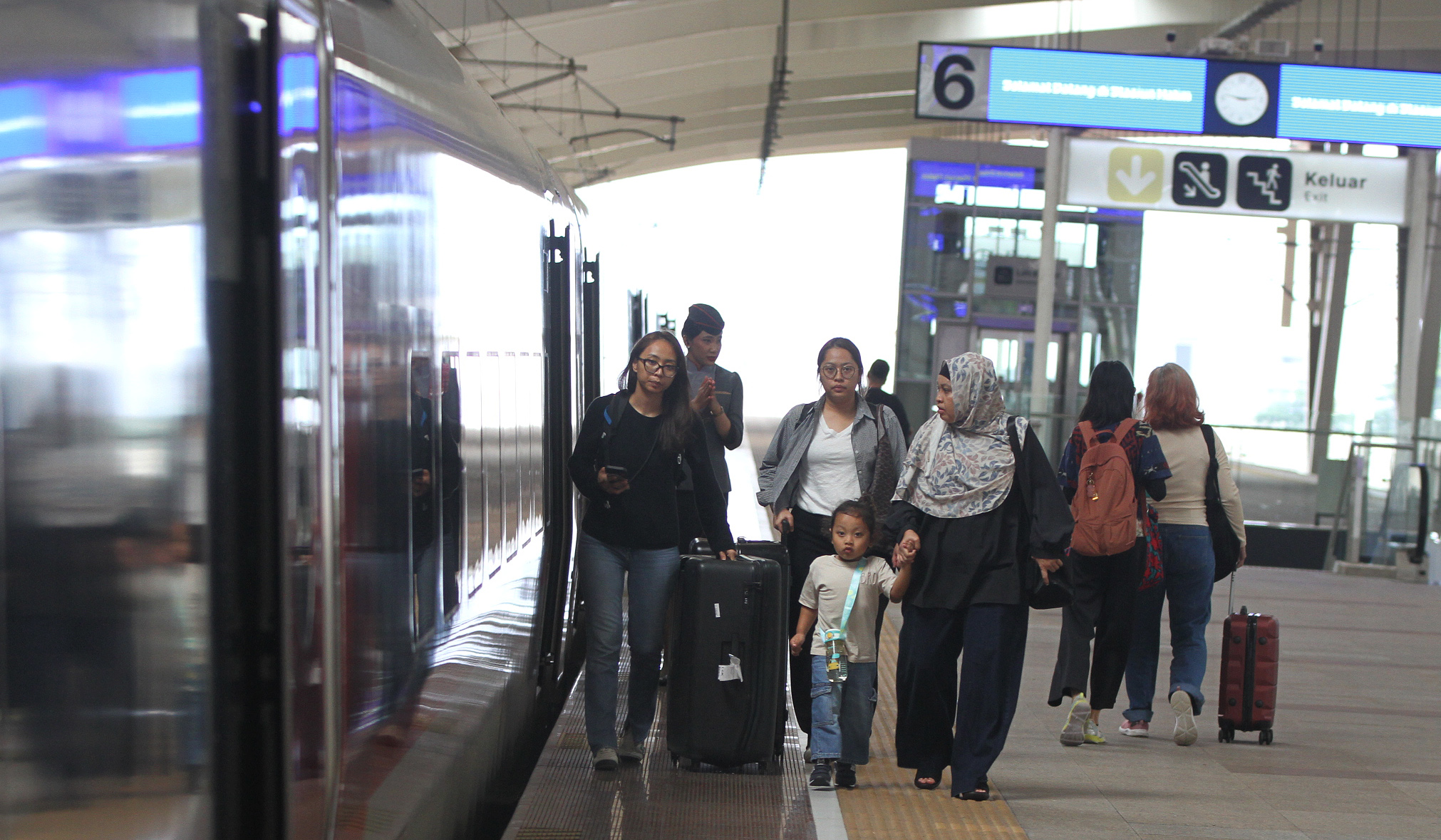 Suasana Stasiun Kereta Cepat Halim. (Agus Priatna/SinPo.id)