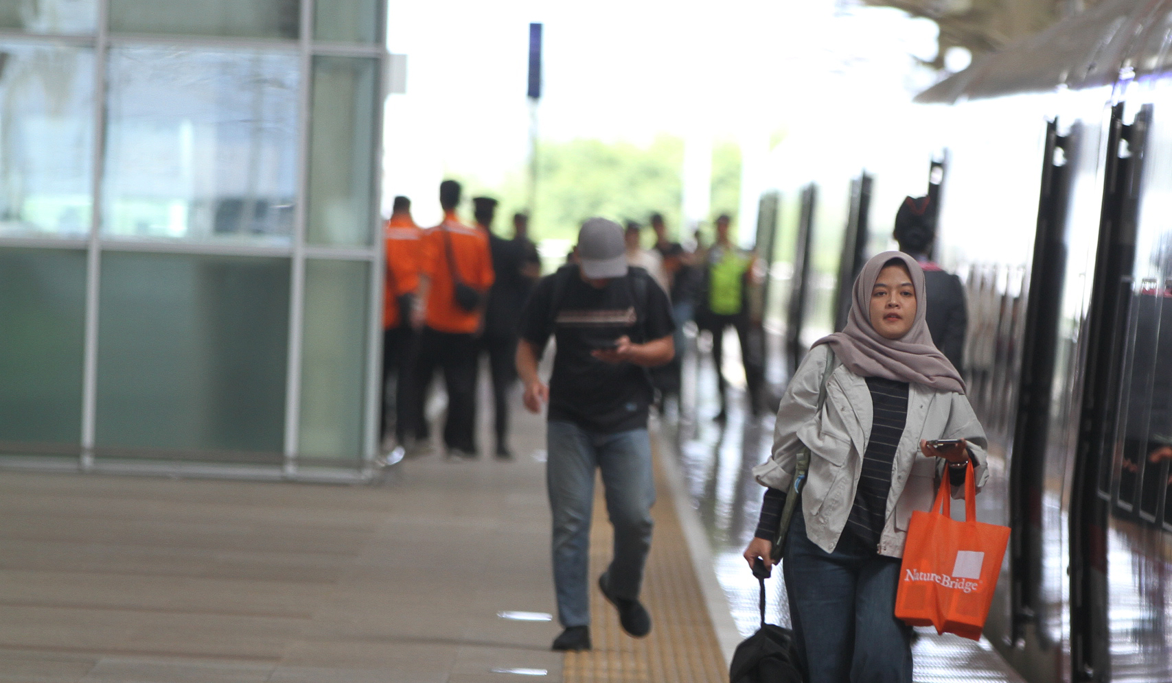 Suasana Stasiun Kereta Cepat Halim. (Agus Priatna/SinPo.id)
