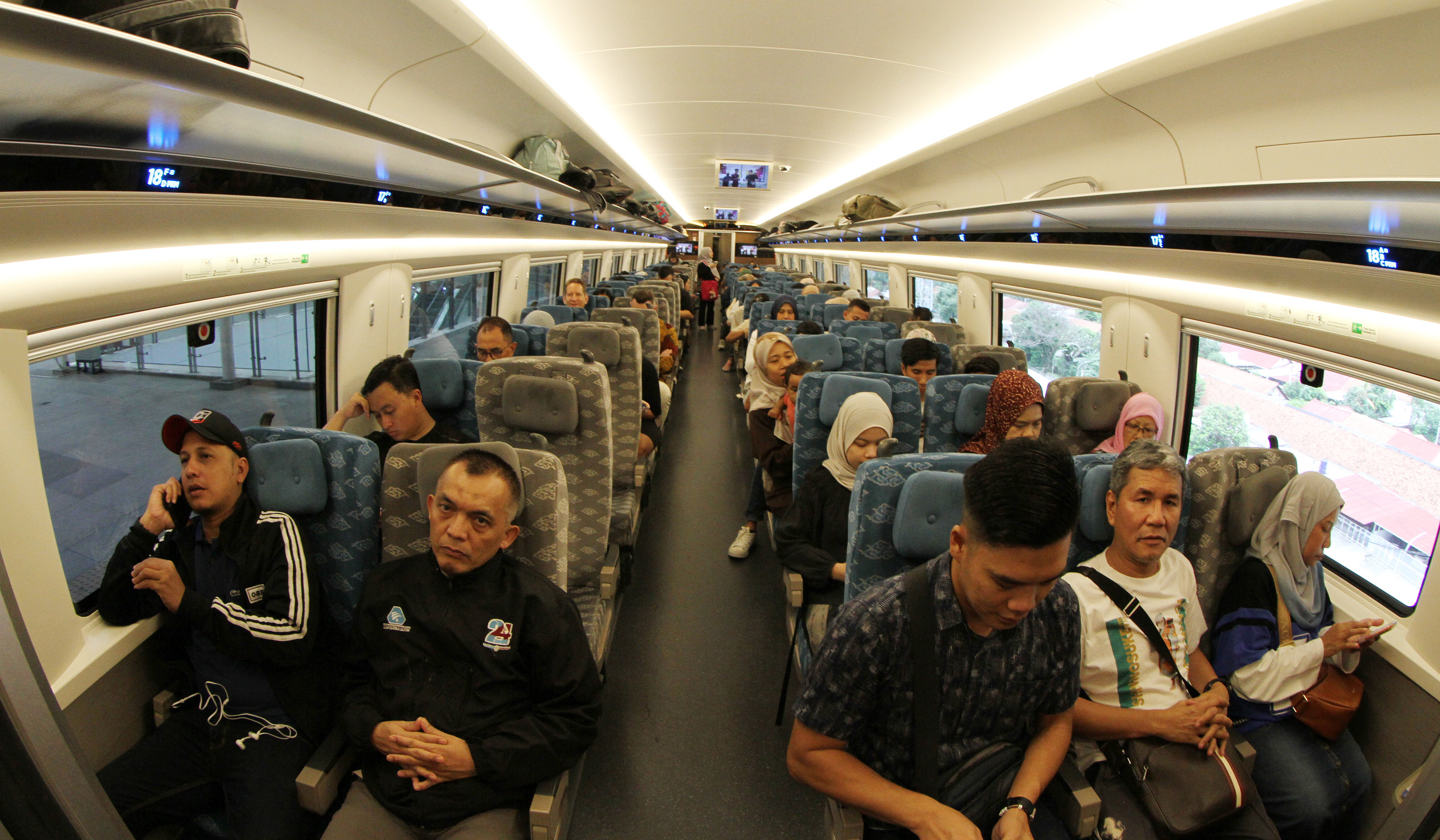 Suasana Stasiun Kereta Cepat Halim. (Agus Priatna/SinPo.id)