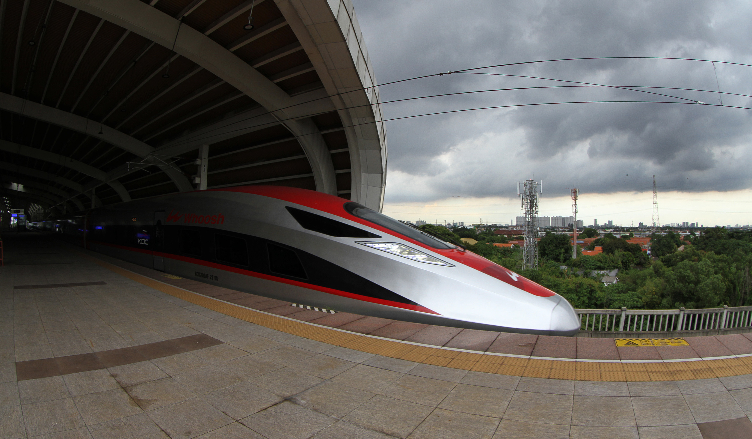 Suasana Stasiun Kereta Cepat Halim. (Agus Priatna/SinPo.id)