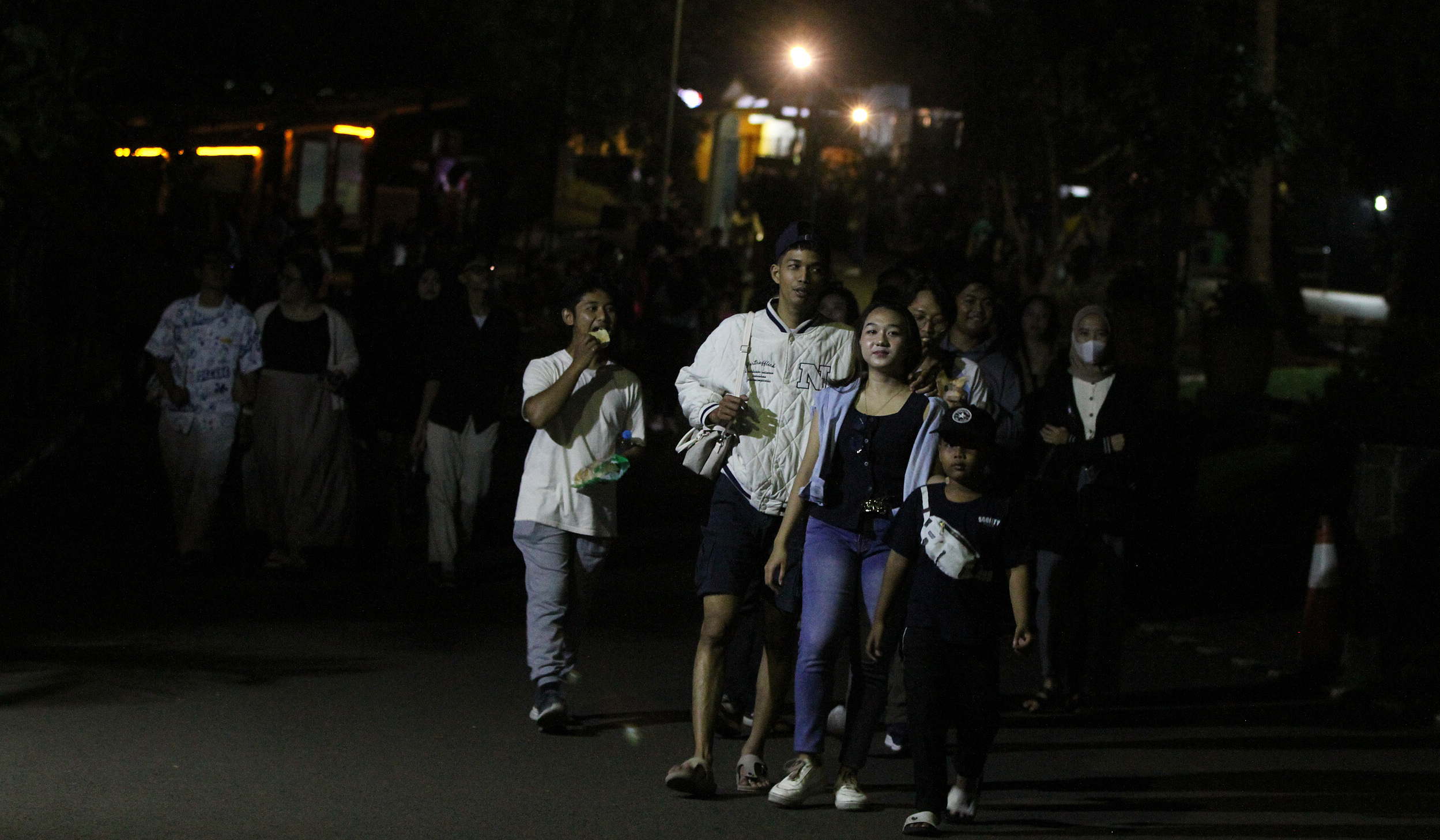 Wisata malam di Taman Margasatwa Ragunan. (Agus Priatna/SinPo.id)