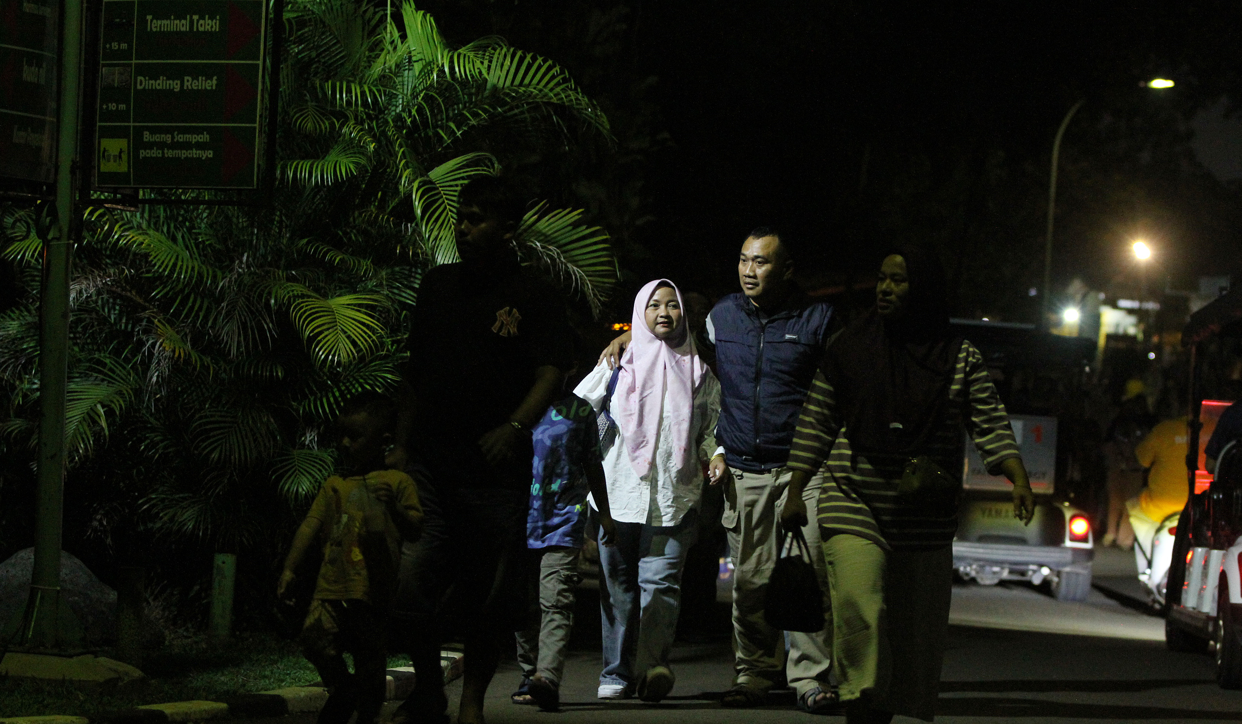 Wisata malam di Taman Margasatwa Ragunan. (Agus Priatna/SinPo.id)