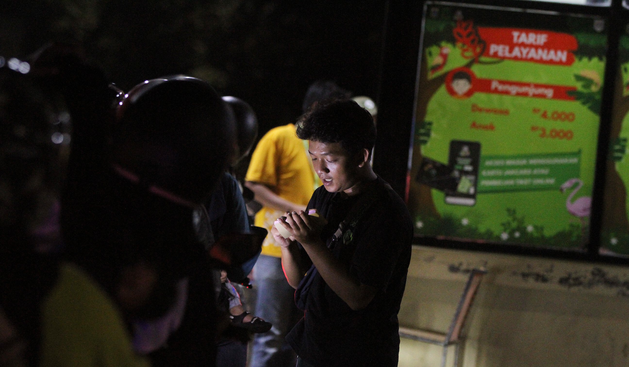 Wisata malam di Taman Margasatwa Ragunan. (Agus Priatna/SinPo.id)