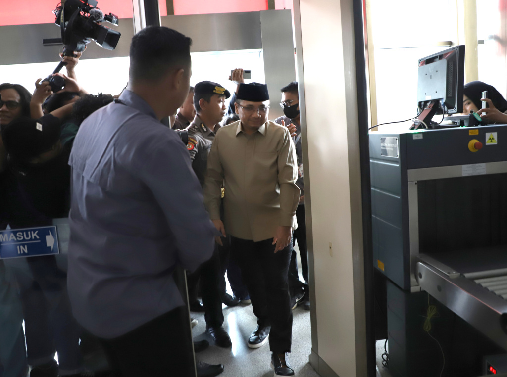 Eks Menteri Agama Yaqut Cholil Qoumas penuhi panggilan KPK terkait dugaan kasus Kouta Haji (Ashar/SinPo.id)