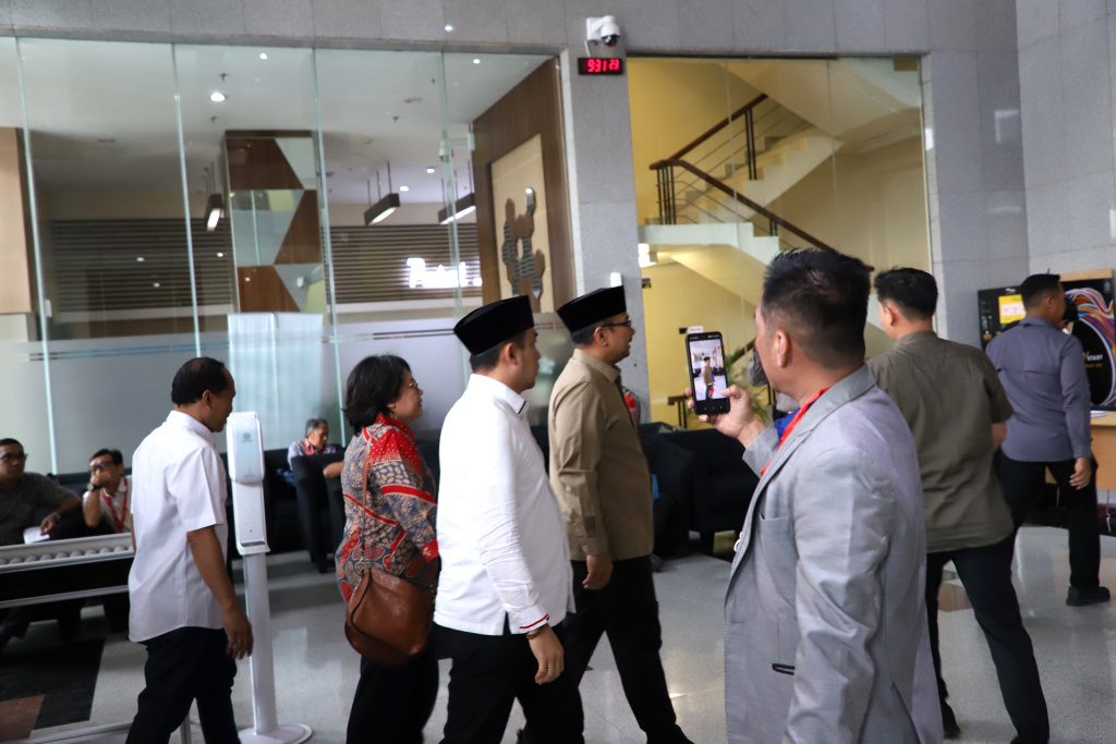 Eks Menteri Agama Yaqut Cholil Qoumas penuhi panggilan KPK terkait dugaan kasus Kouta Haji (Ashar/SinPo.id)