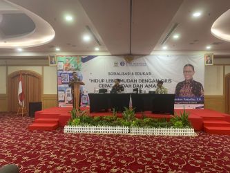 Anggota Komisi XI DPR RI Masinton Pasaribu menggelar sosialisasi dan edukasi terkait QRIS kepada masyarakat di Jakarta Pusat pada Selasa, 3 Oktober 2023. (SinPo.id)